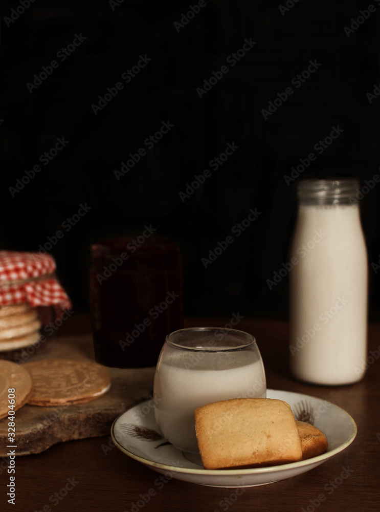 Leche y galletas Leche y galletas