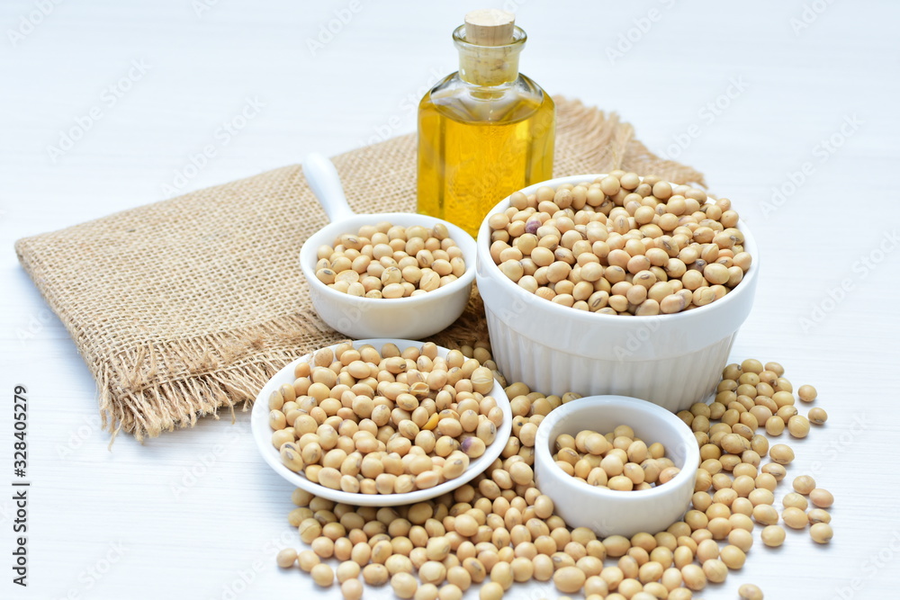 Raw soybeans (Glycine max) displayed in containers and accompanied by oil Raw soybeans (Glycine max) displayed in containers and accompanied by oil