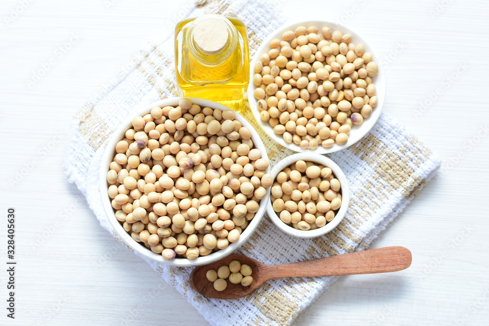 Raw soybeans (Glycine max) displayed in containers and accompanied by oil Raw soybeans (Glycine max) displayed in containers and accompanied by oil
