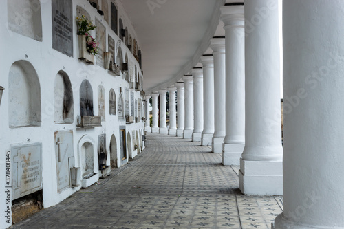 Fotografija Ancient Columbariums in oval form of Central Cemetery located in downton bogota city