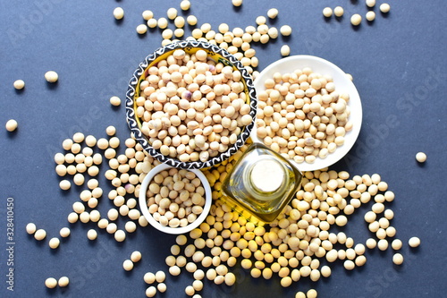 Raw soybeans  Glycine max  displayed in containers and accompanied by oil
