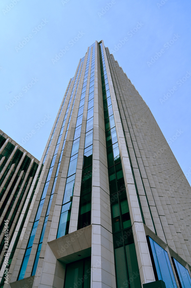 Obraz premium Perspective of modern urban commercial buildings
