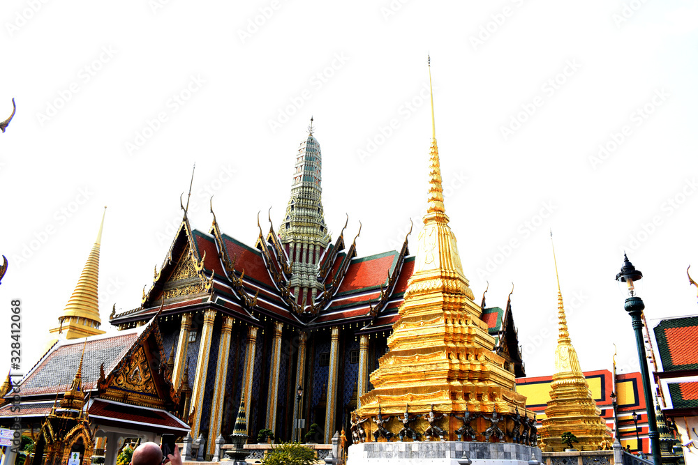 Fototapeta premium Golden pagoda at Wat Phra Kaew, Bangkok, Thailand.