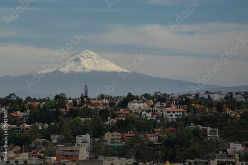 Volcan Popocatepetl visto desde las afueras de la Ciudad de México