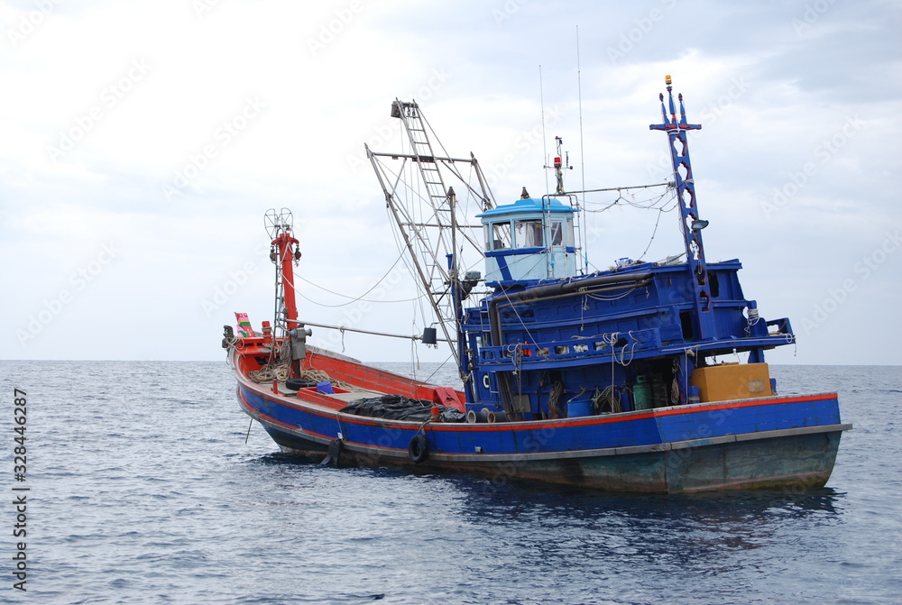 The blue fishing boat. Fishermen will moor offshore. Not to damage the coral and sea trees. The blue fishing boat. Fishermen will moor offshore. Not to damage the coral and sea trees.