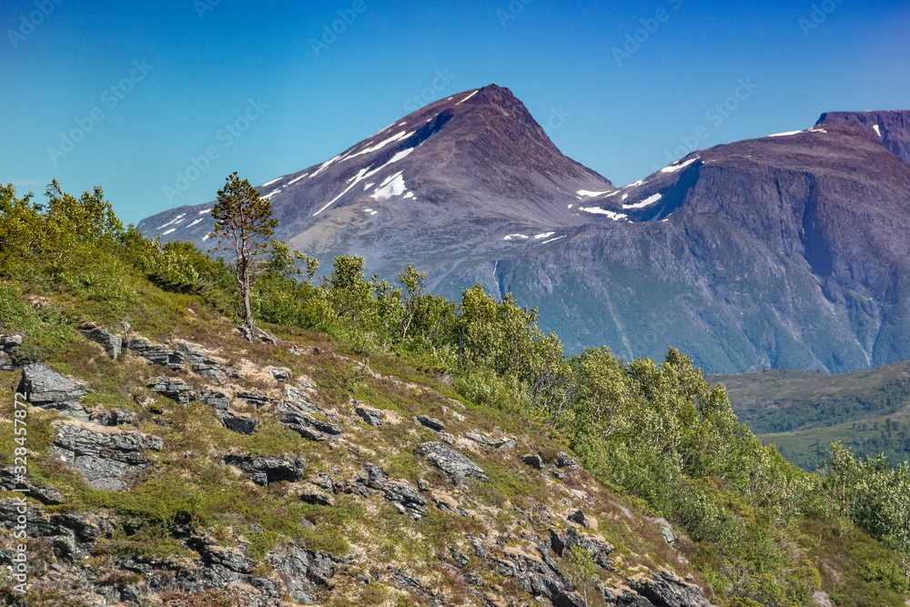 Fototapeta premium Beautiful nature with mountains in Norway