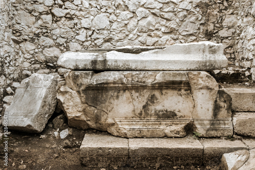Obraz na płótnie A robbed ancient tomb
