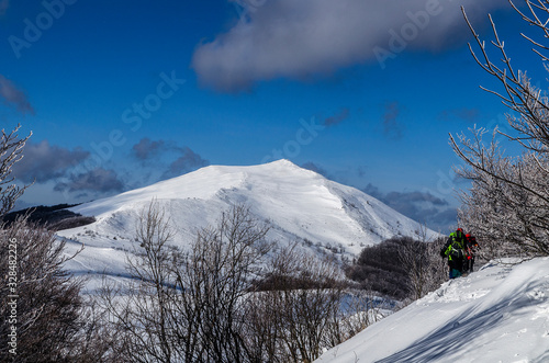 Fototapeta Naklejka Na Ścianę i Meble -  Bieszczady zimą połoniny