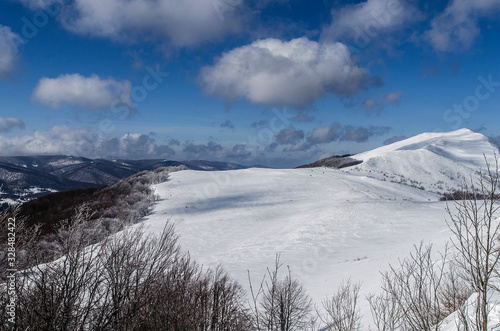 Fototapeta Naklejka Na Ścianę i Meble -  połownina Wetlińska Bieszczady panorama zima 