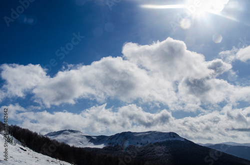 Fototapeta Naklejka Na Ścianę i Meble -  Bieszczady zimą połoniny