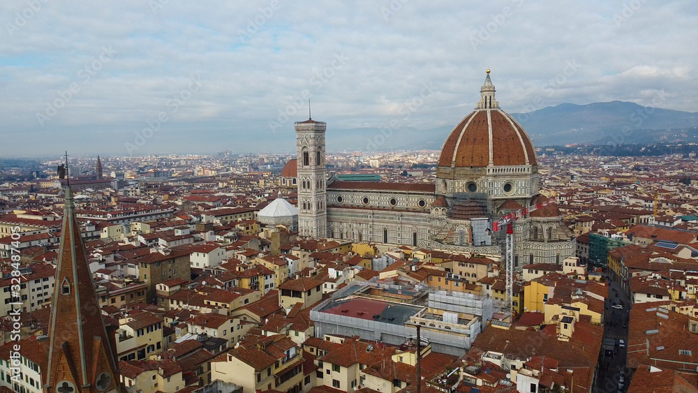 view of the cathedral of santa maria del fiore in firenze