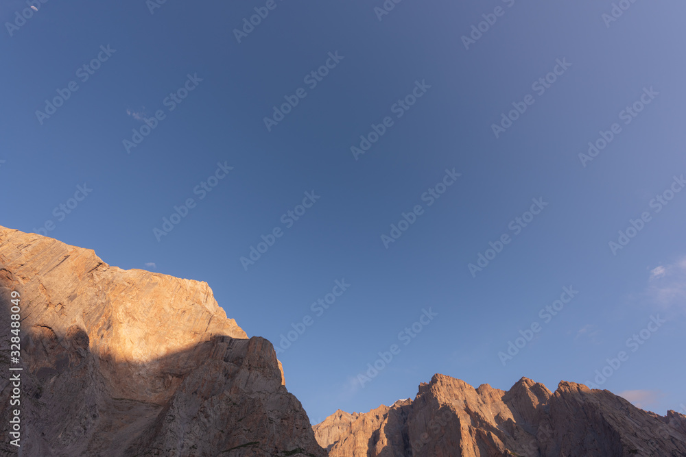 Majestic China Snow Mountain.Stunning Chinese natural landscape.Beautiful view of the lake. 描述:Beautiful Chinese natural scenery. Majestic China Snow Mountain.Stunning Chinese natural landscape.Beautiful view of the lake. 描述:Beautiful Chinese natural scenery.