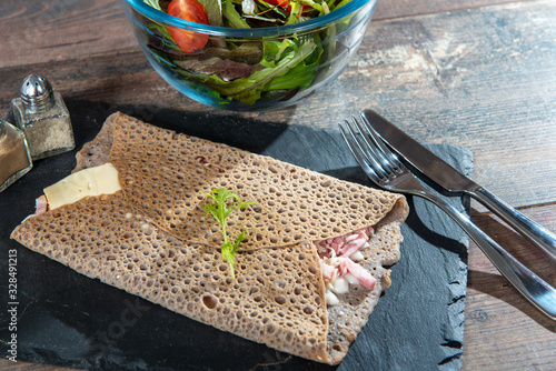 Tableau sur toile Breton crepe with cheese and bacon on wooden background