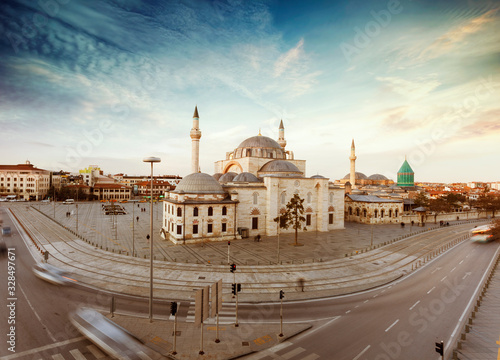 Canvas Print Mevlana museum in Konya Şehrinde Mevlana Türbesi ve Cami