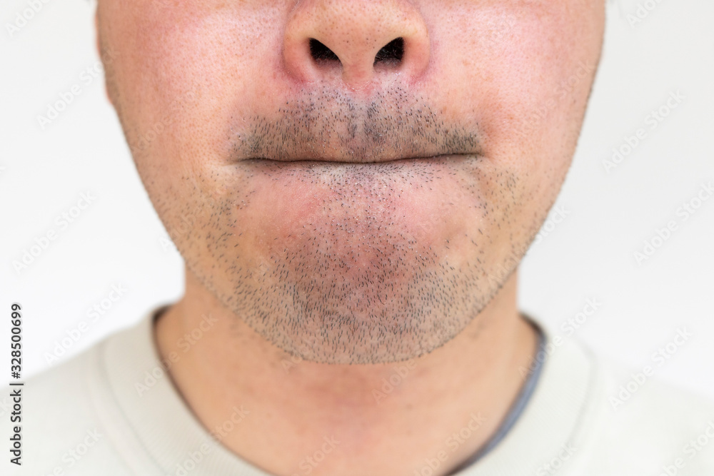 無精ひげの男の口元 無精ひげの男の口元