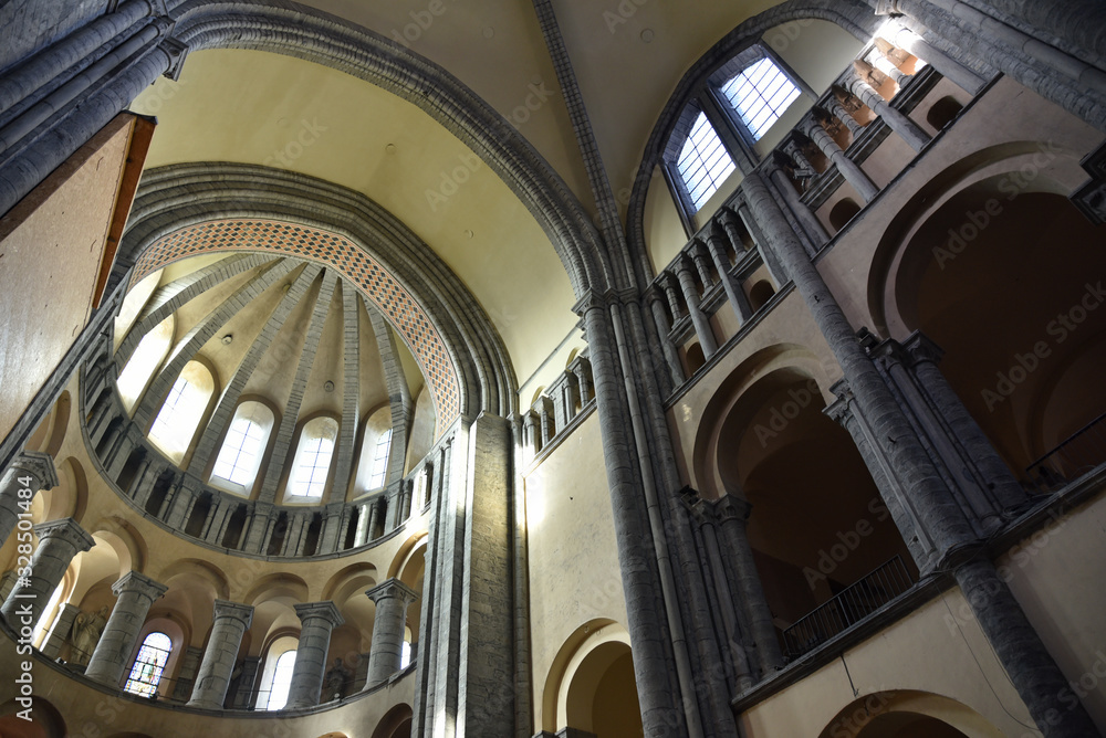Voûtes de la cathédrale de Tournai, Belgique