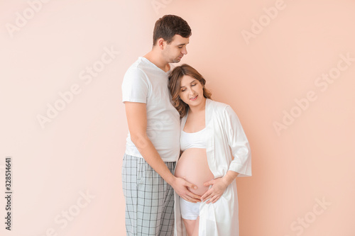 Beautiful pregnant couple o...