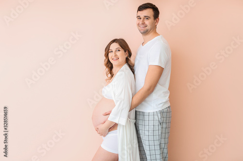 Beautiful pregnant couple o...