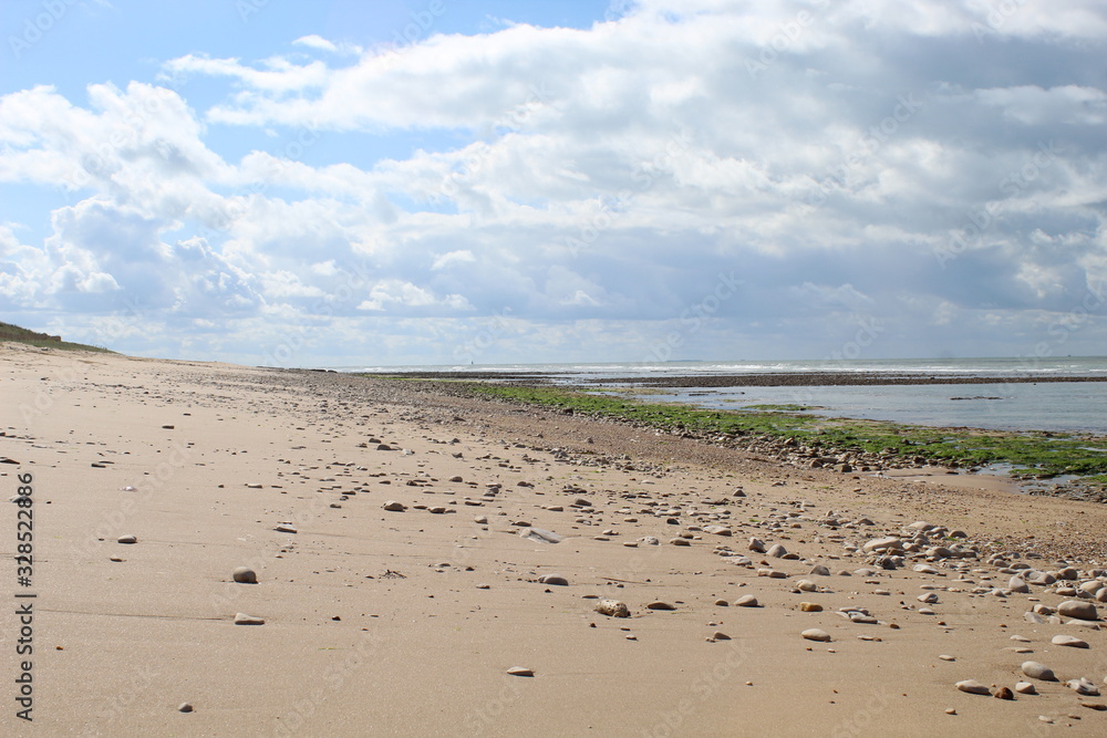 Sticker Jolie plage de sable fin a maree basse a Sainte-Marie de Re, Ile de Re