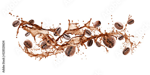 Foto wave of splashing coffee with coffee beans, isolated on white