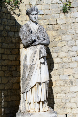 Skulptur Vibia Sabina in Vaison-la-Romaine photo