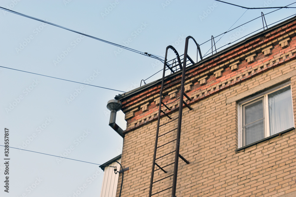 The walls of residential buildings are colored concrete and brick The walls of residential buildings are colored concrete and brick