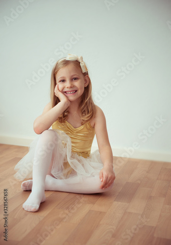 Valokuva Cute little blonde girl sitting in ballet tutu