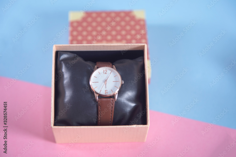 watch on box watch on box