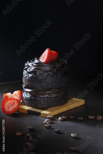 Konstfotografi Chocolate cake with strawberries