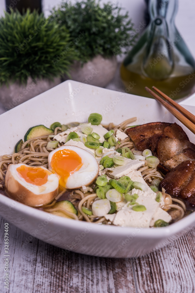 Ramen de verdura y cerdo Stock Photo | Adobe Stock