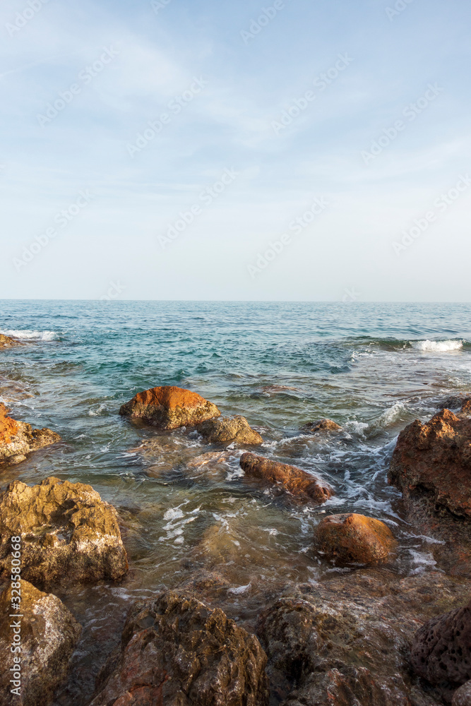 A clear day at the Renega de Oropesa beach