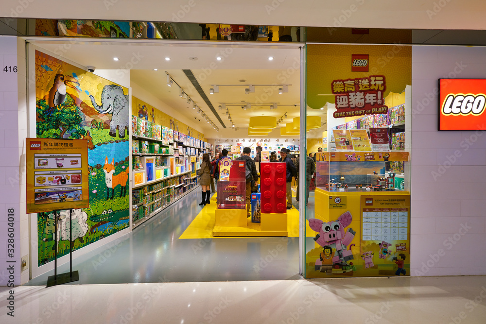 HONG KONG, CHINA - JANUARY 23, 2019: entrance to Lego store at New Town  Plaza shopping mall in Sha Tin. Lego is a line of plastic construction  toys. foto de Stock | Adobe Stock