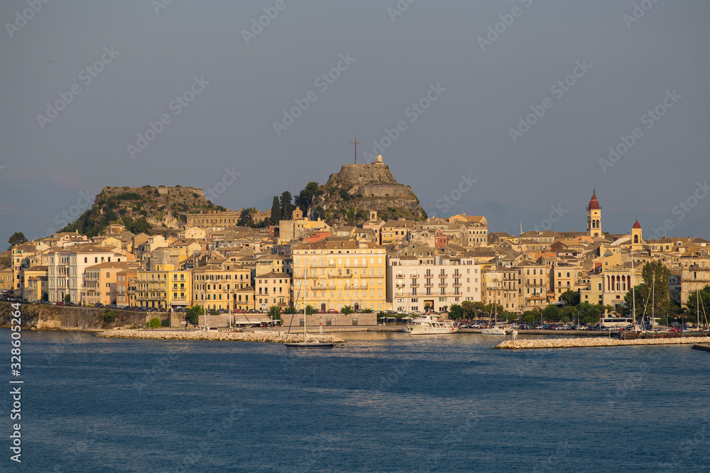 Korfu Stadt, Ansicht vom Meer