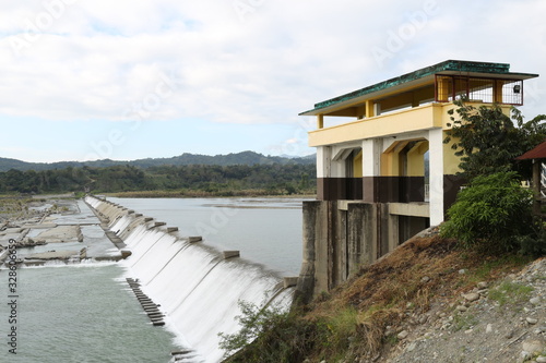 Chico Fluss mit der Staumauer in Tabuk, Kalinga, Kordilleren, Philippinen photo