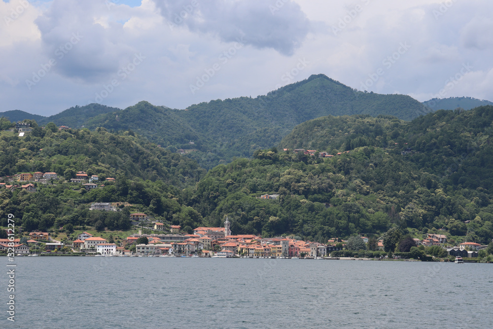 Italie - Piémont - Pella au bord du Lac d'Orta