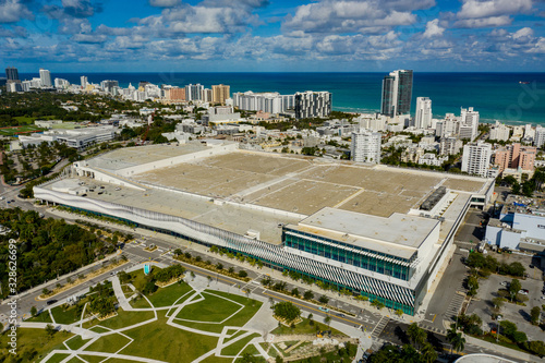 Fotografía Aerial photo Miami Beach Convention Center and park