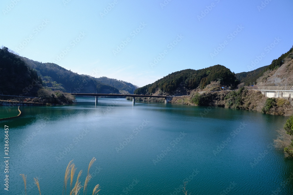 風景　山　湖　ダム
