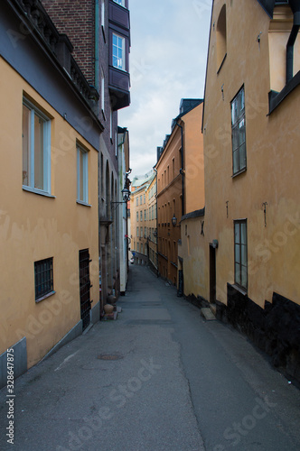 Fototapeta Naklejka Na Ścianę i Meble -  coloured houses in old European town 