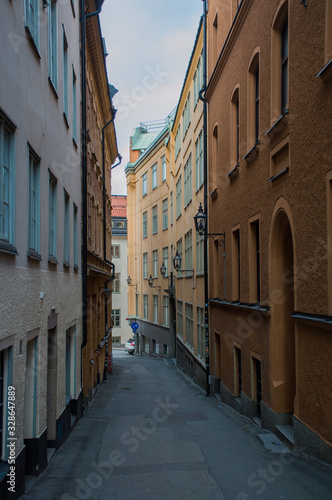 Fototapeta Naklejka Na Ścianę i Meble -  coloured houses in old European town 