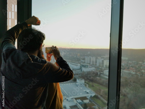 Pareja sacando una foto