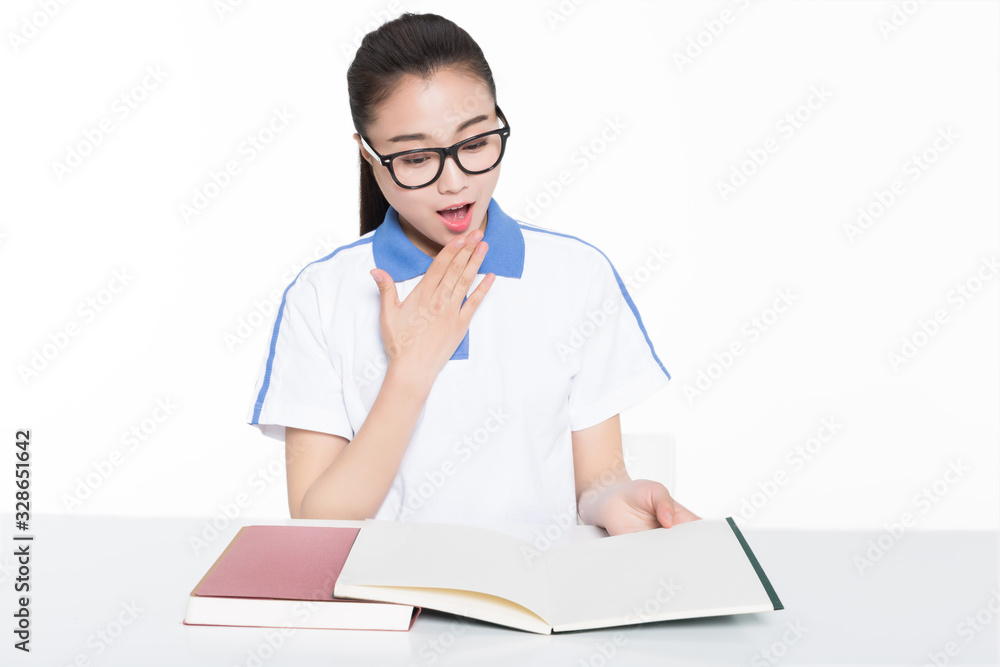 girl wearing a short-sleeved uniforms