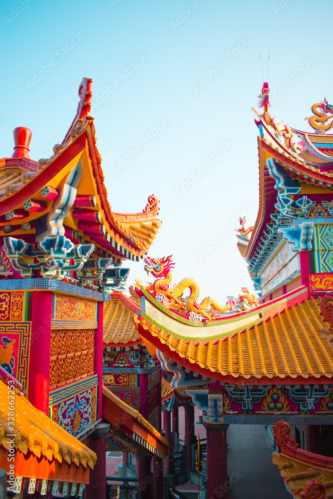 Fototapeta premium Colourful chinese temple in Malaysia
