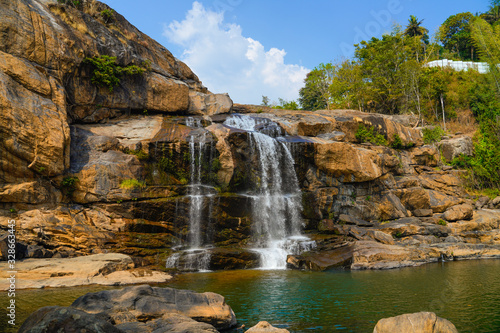 Fototapeta Naklejka Na Ścianę i Meble -  view of waterfalls at Munnar India