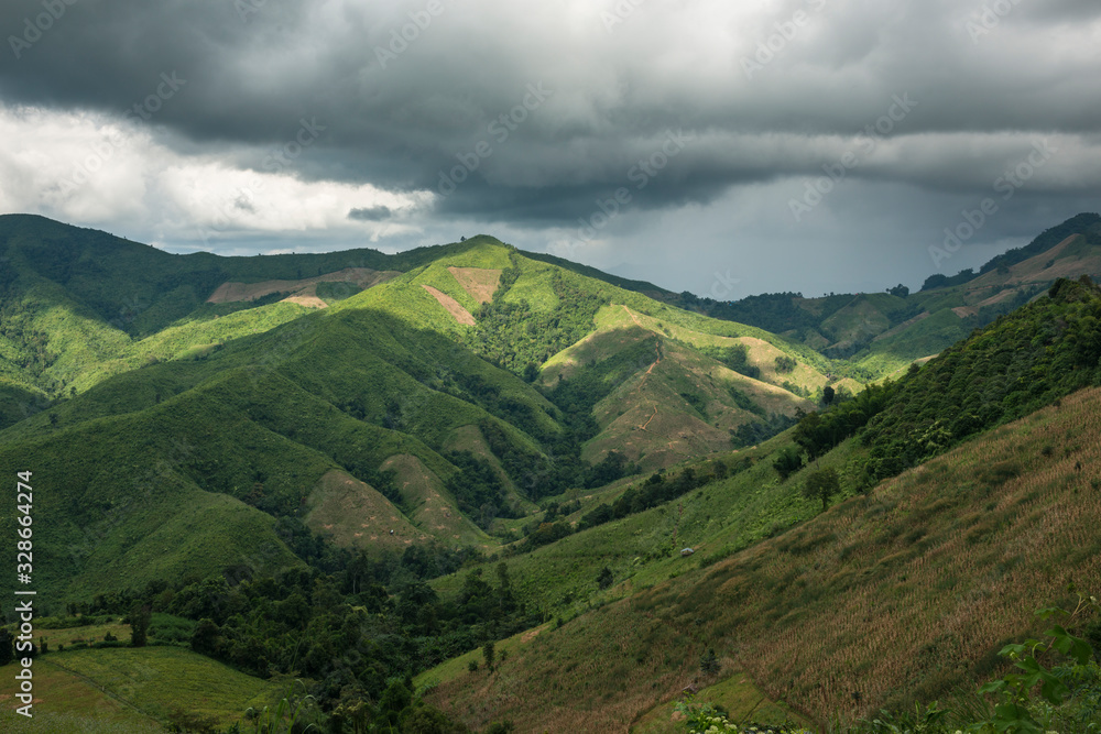 Obraz premium Beautiful mountain view at the north of thailand
