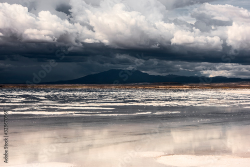 Fototapeta Naklejka Na Ścianę i Meble -  Salt Flat, Salar De Uyuni, Bolivia, South America
