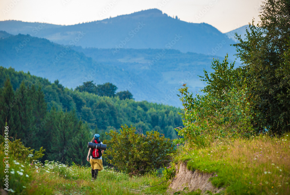 Obraz premium Hiker girl in beautiful natural setting, freedom, adventure concept