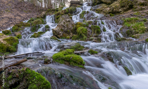 A stream of water flowing over rocks and creating a waterfall effect. © ANDA