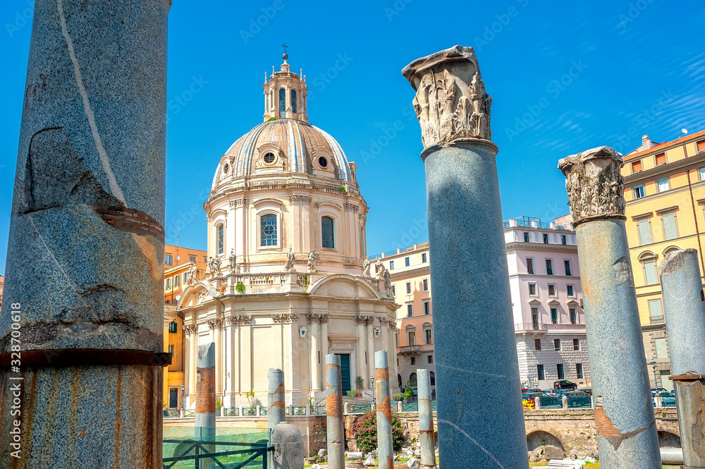 Fototapeta premium Panorama of the ruins of the ancient Roman forum, the most important place of ancient Rome. Antique architecture of Rome. above famous architectural landmark.