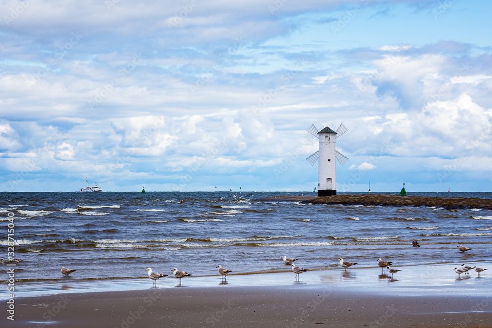 Fototapeta premium Mole an der Ostseeküste in Swinemünde, Polen