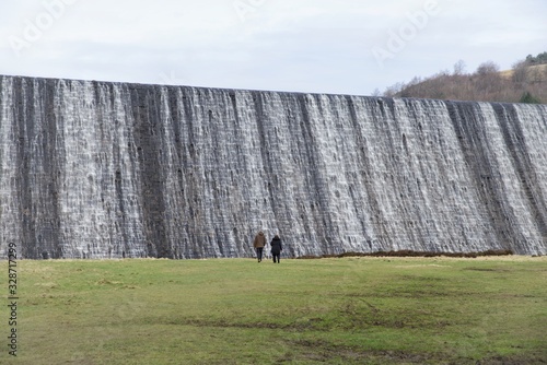 Foto Derwent dam overflow, Derwent reservoir, Hope Valley, Peak District, England, UK